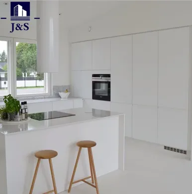 Je trend moderní bílé kuchyňské linky středobodem bytového designu?