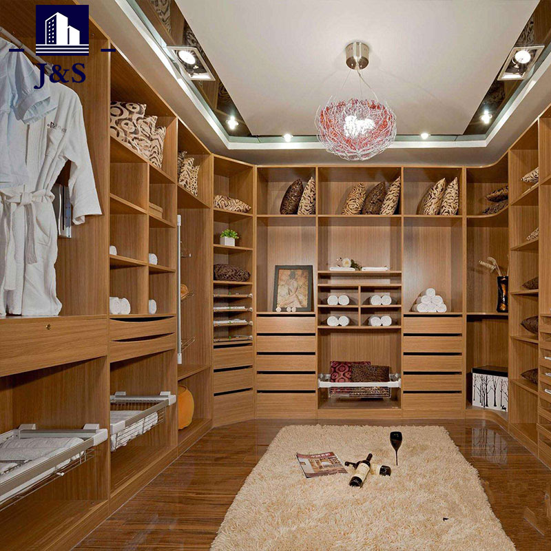 Elegantní moderní vestavěná skříň Walk in Closet