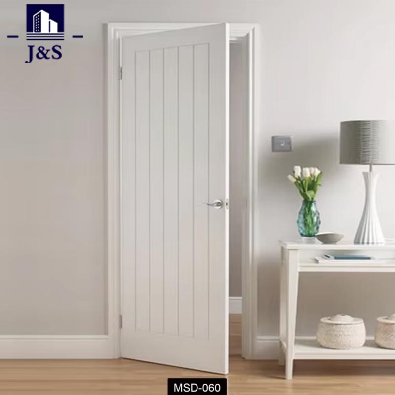 Moderní bílé interiérové ​​dveře